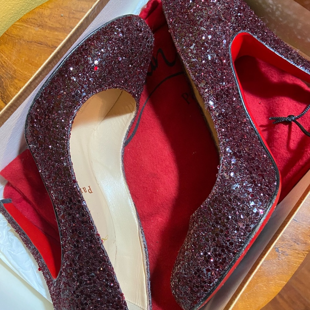 Gorgeous Louboutin Ruby red pumps! - Picture 7 of 8